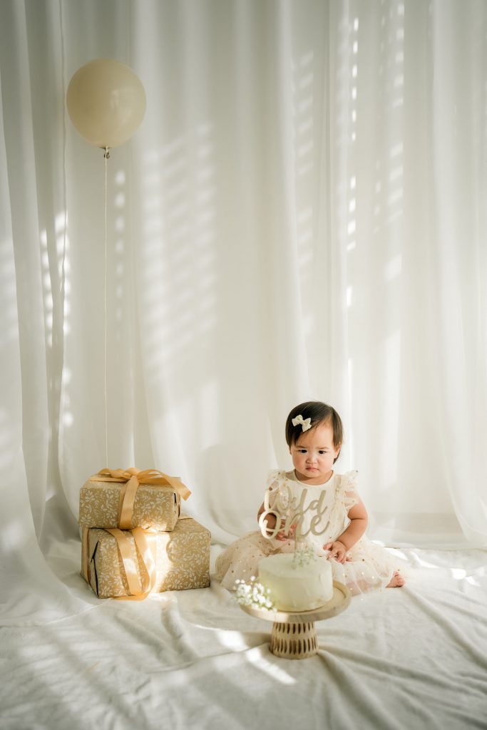 Mädchen feiert mit 1. Geburtstag